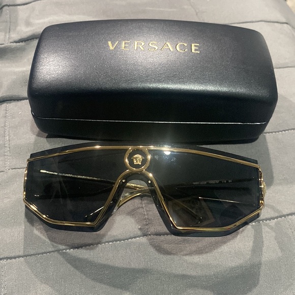 Brand new Versace glasses - Picture 2 of 4